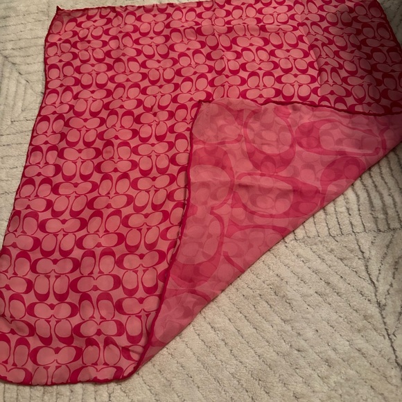 Authentic coach mid size scarf hot pink - Picture 4 of 4